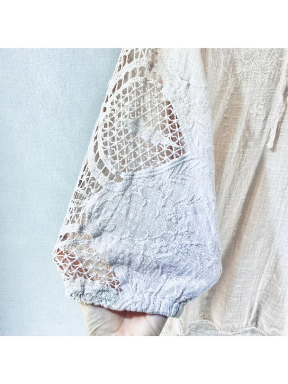 XCVI Top Womens M Blush Cotton Chambray Blouse Crochet Sleeve Boho Granola - Picture 5 of 14